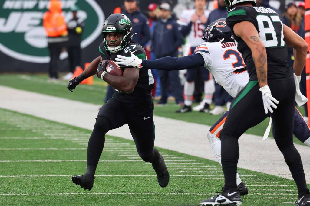 Zonovan Knight, Ty Johnson break out with Jets thin at running back